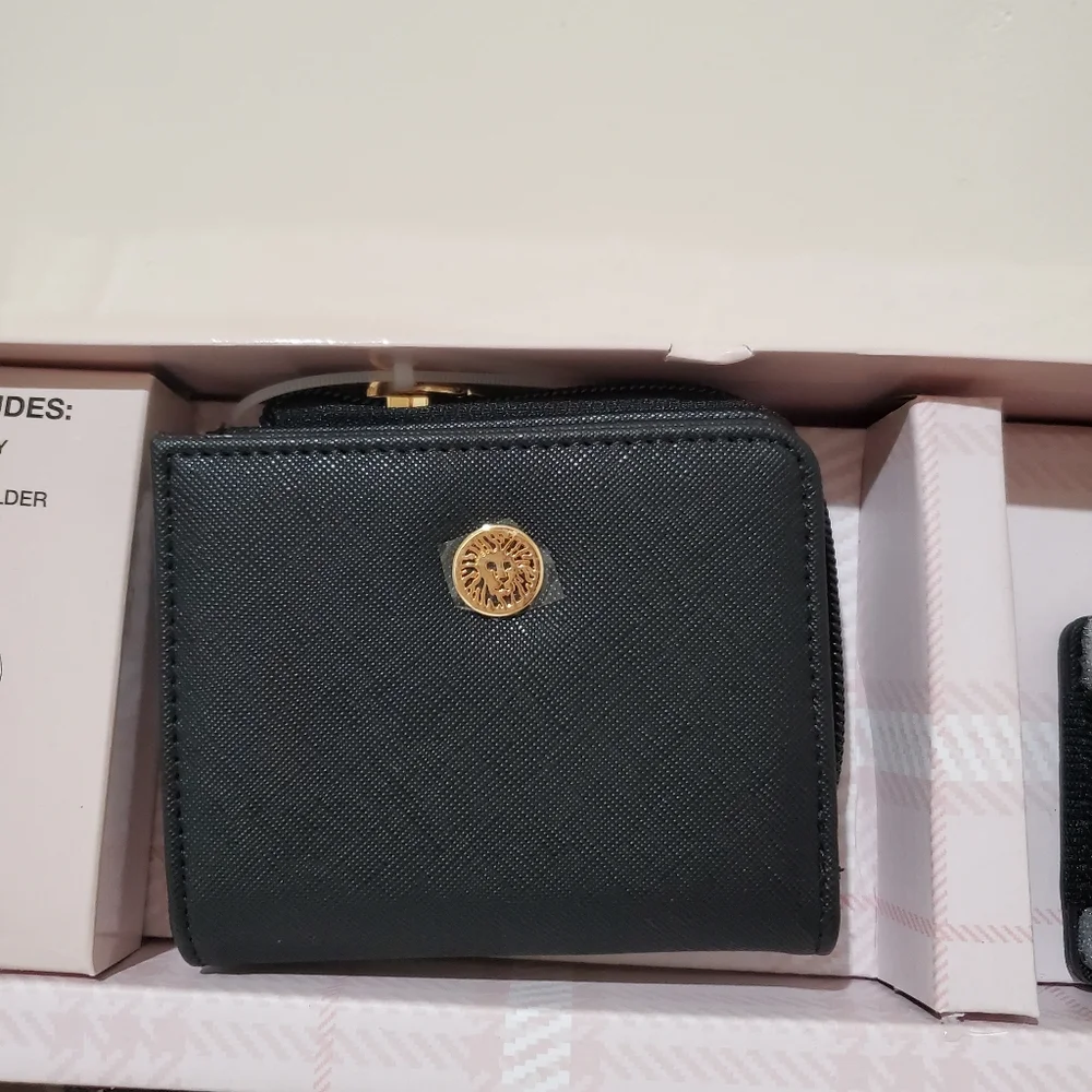 Anne Klein Gift Set Top Zip Crossbody, Curved Zip Wallet, Hand Sanitizer… - Picture 3 of 7